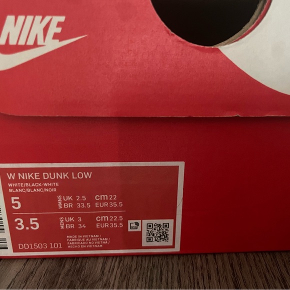 BRAND NEW W Nike Dunk. Size W5. Never wore them, comes in original box.! - Picture 9 of 9